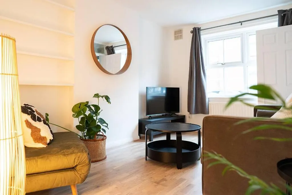 Calm Cosy House With Beautiful Riverside Walk To Centre 요크